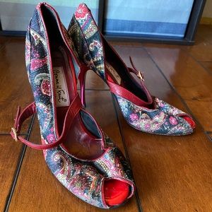 Comme il Faut Tango Shoes Size 6 Red Paisley